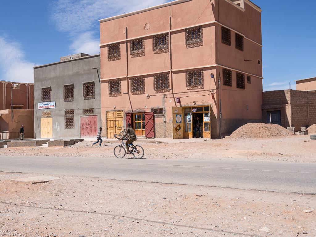 2e jour (Ouarzazate-Boumalne Dadès): Souk El Khemir Dadès     Map