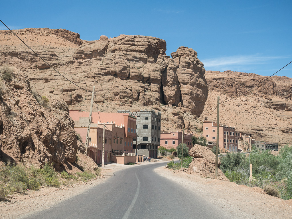 2e jour (Ouarzazate-Boumalne Dadès): Gorges du Dadès     Map