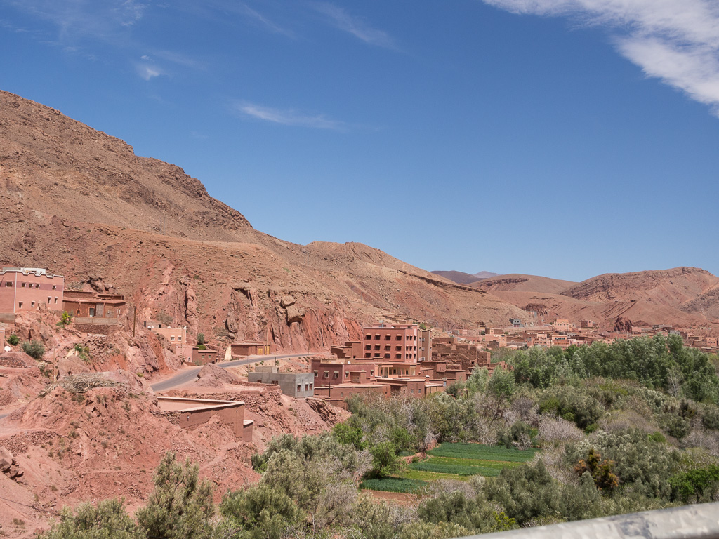 2e jour (Ouarzazate-Boumalne Dadès): Gorges du Dadès     Map