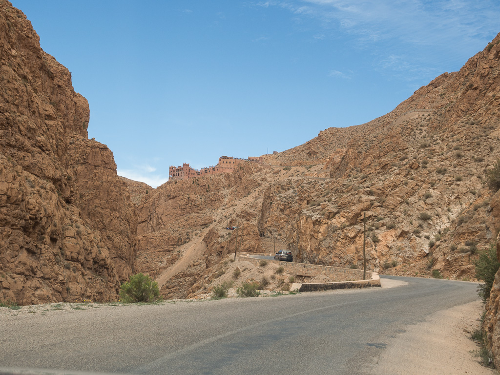 2e jour (Ouarzazate-Boumalne Dadès): Gorges du Dadès     Map