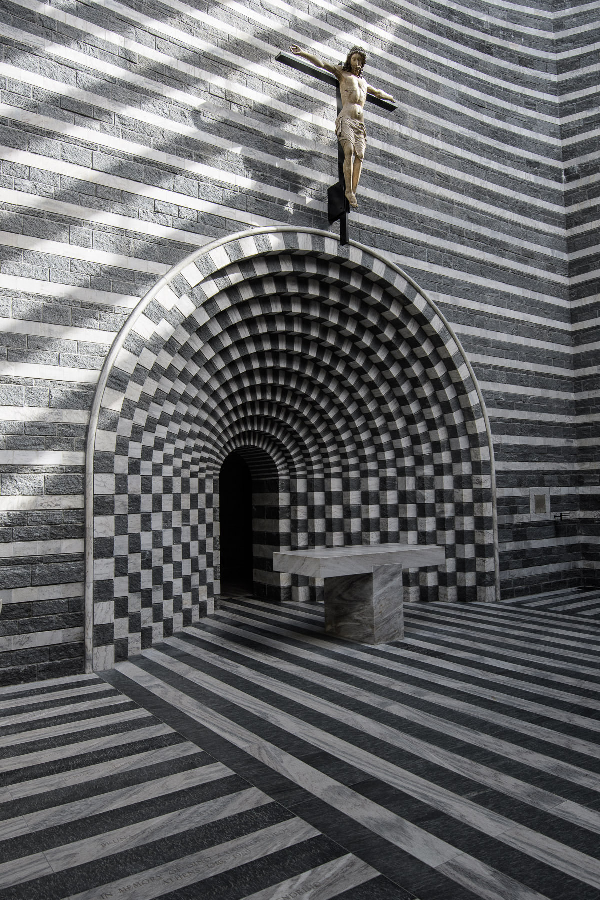 Mogno<a style='color:#1fa67a !important; margin-left:1em;' href='http://maps.google.com/maps?q=46.430593414343,8.6632819384067 ' target=_blank>Map</a>