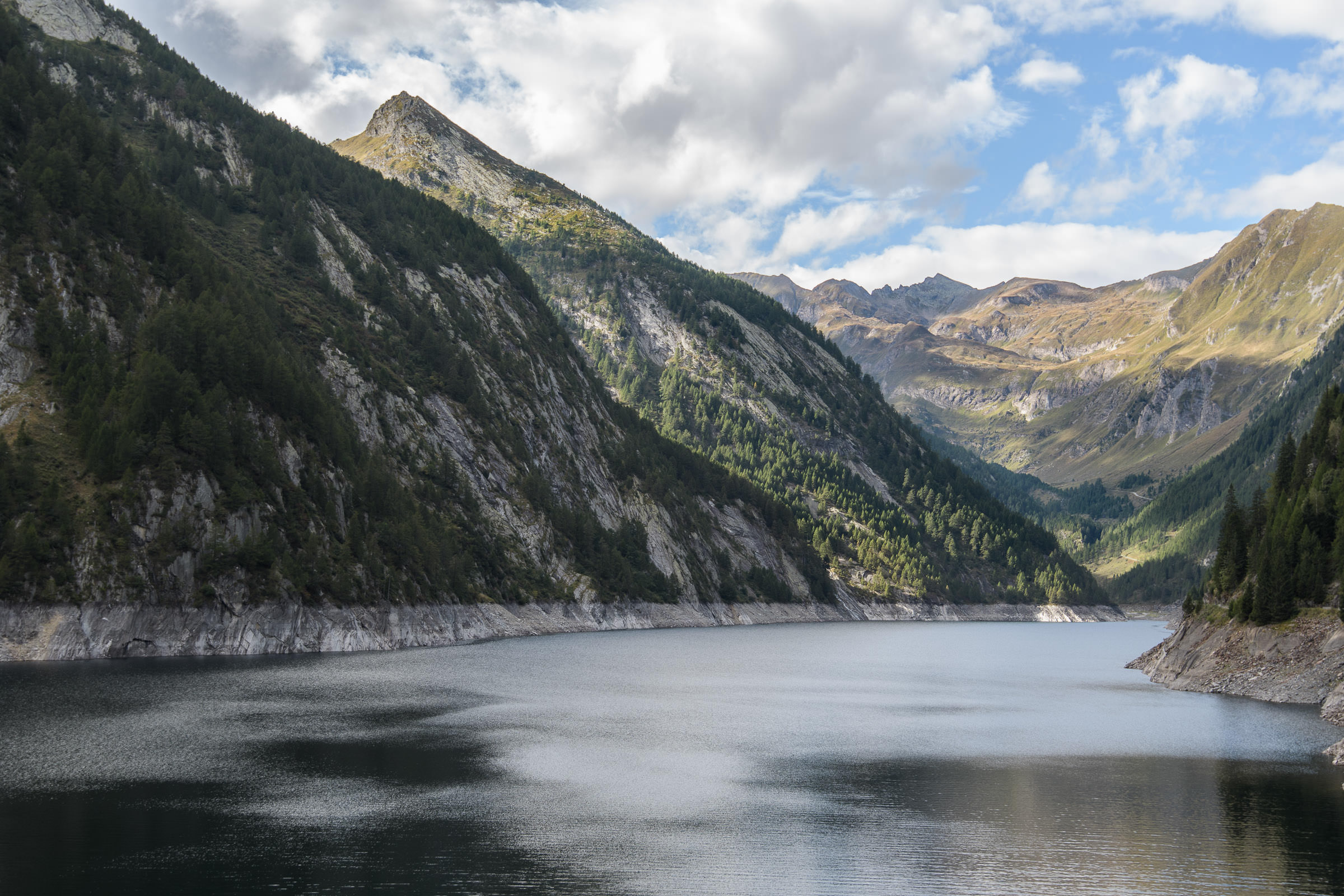 Lago di Sambuco<a style='color:#1fa67a !important; margin-left:1em;' href='http://maps.google.com/maps?q=46.45901063097,8.6607276963467 ' target=_blank>Map</a>