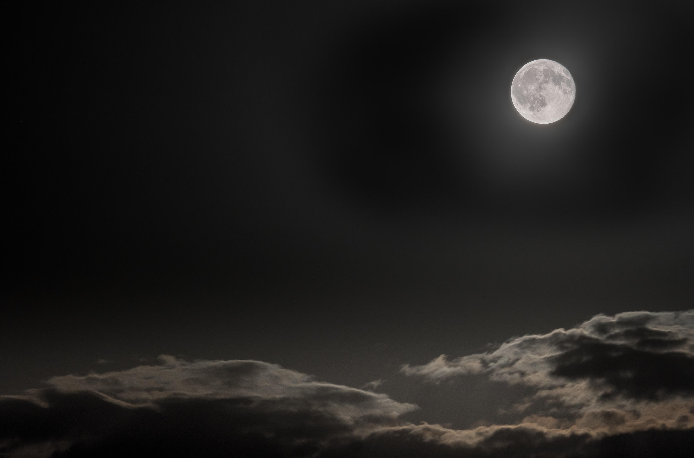 La Lune sur Villars-sur-Glâne
