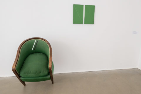 John M. Armleder: Ohne Titel (Furniture Sculpture 167)